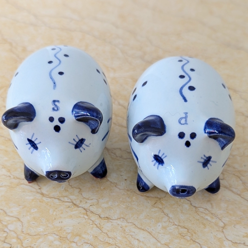 Vintage Delft Blue & White Pig Salt Pepper Ceramic Shakers Windmill Flowers